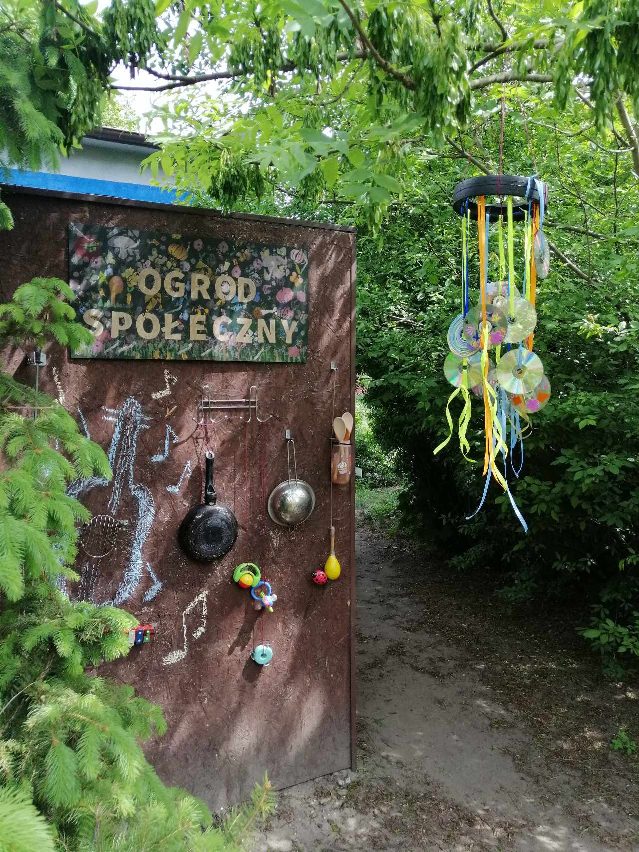 Stowarzyszenie Zielona Grupa – spacer osiedlowy i wizyta w Domu Sąsiedzkim i Ogrodzie Społecznym