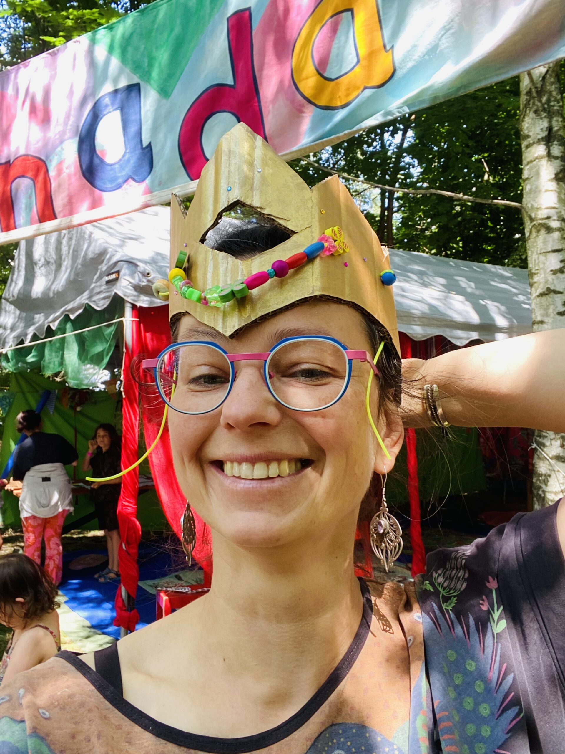 Ewa Lewandowska: warsztaty plastyczne „Selfkoronacje”
